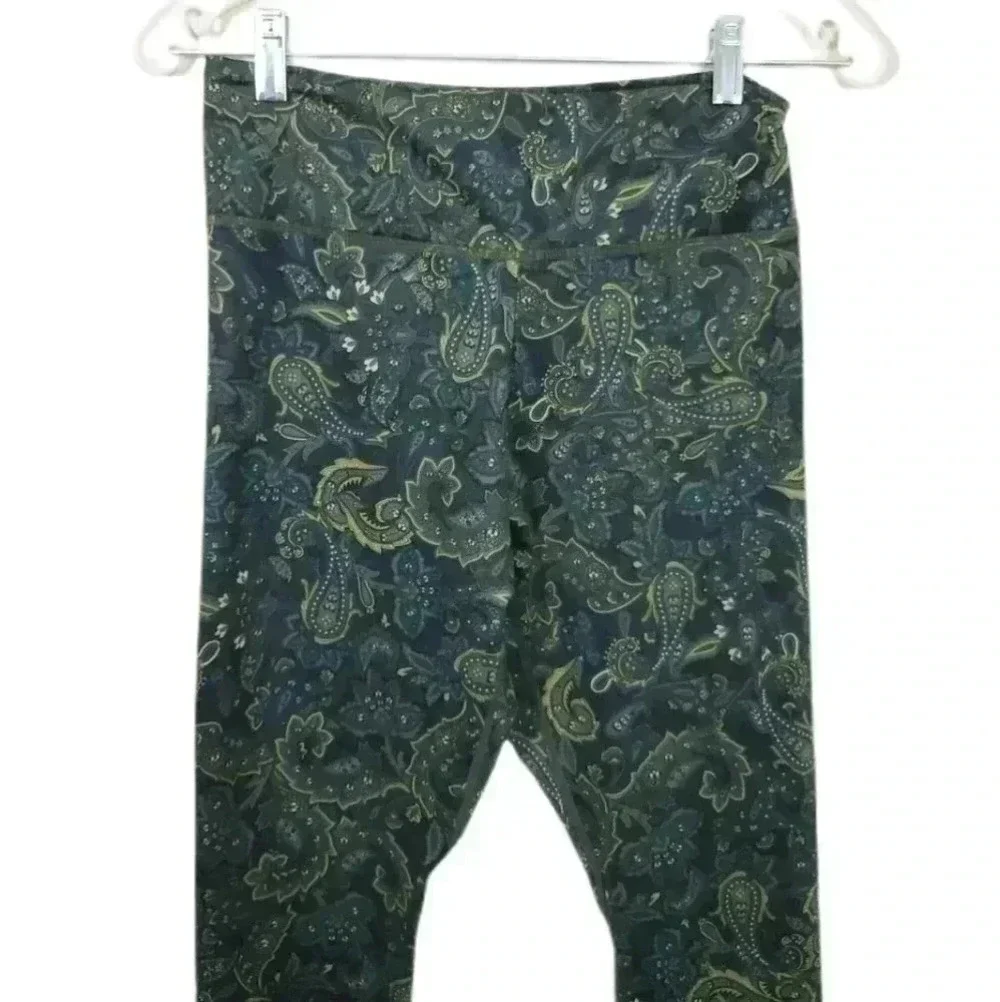 Kiragrace Paisley Print Leggings. Size Medium - Picture 3 of 7